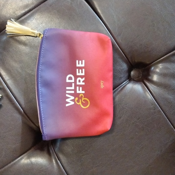 Ipsy Wild & Free Makeup Bag and Goodies - Picture 1 of 11
